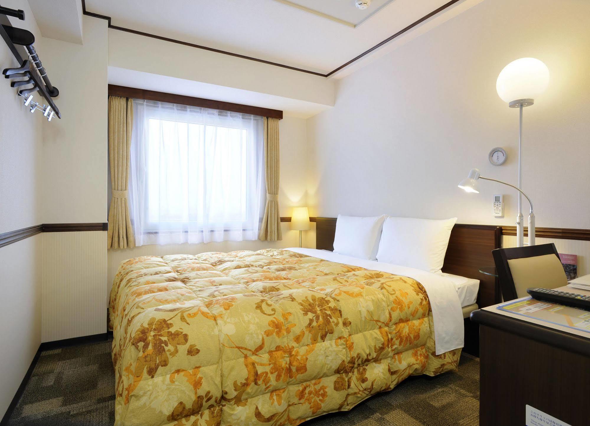 Toyoko Inn Osaka Jr Noda Ekimae Екстериор снимка